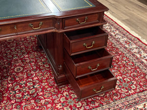 Bureau vintage, bureau anglais classique, acajou, cuir vert, 691