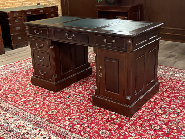 Bureau vintage, bureau anglais classique, acajou, cuir vert, 648
