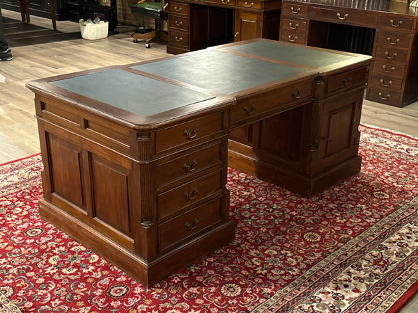 Vintage bureau, partnerdesk, klassiek Engels bureau, mahoniehout, groen leer, 632