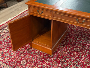 Bureau vintage, bureau anglais classique, acajou, cuir vert, 692