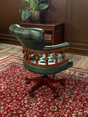 Vintage stoel, Chesterfield, mahoniehout, groen leer, 124