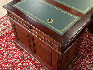 Bureau vintage, bureau anglais classique, acajou, cuir vert, 642