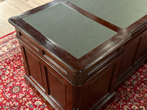 Bureau vintage, bureau anglais classique, acajou, cuir vert, 645