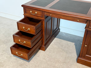 Vintage bureau, klassiek Engels bureau, mahoniehout, zwart leer, 706