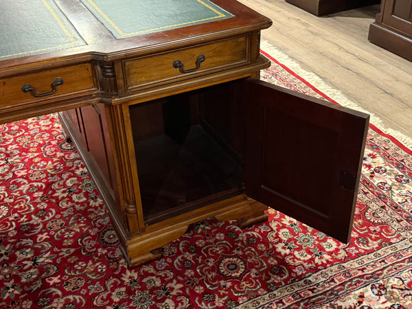 Vintage bureau, partnerdesk, klassiek Engels bureau, mahoniehout, groen leer, 671