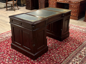 Vintage bureau, klassiek Engels bureau, mahoniehout, groen leer, 664
