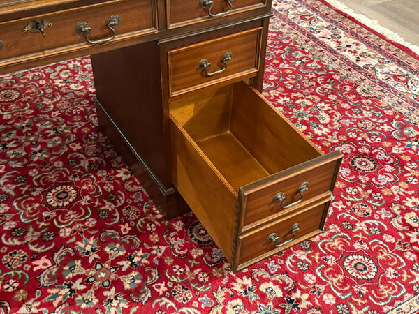 Vintage bureau, klassiek Engels bureau, mahoniehout, groen leer, 583