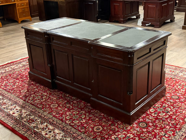 Bureau vintage, bureau anglais classique, acajou, cuir vert, 645