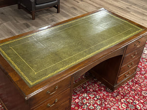 Vintage bureau, antiek Engels bureau, eikenhout, groen leer, 606