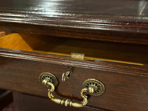 Vintage bureau, klassiek Engels bureau, eikenhout, zwart leer, 612