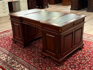 Vintage bureau, klassiek Engels bureau, Mahoniehout, groen leer, 611