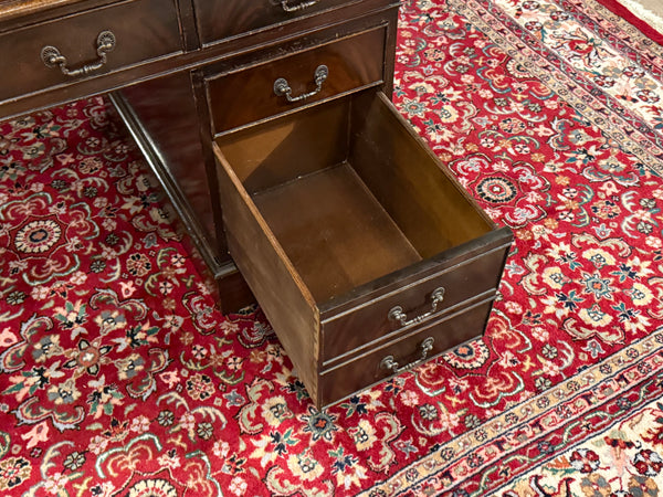 Vintage-Schreibtisch, klassischer englischer Schreibtisch, Nussbaumholz, grünes Leder, 641