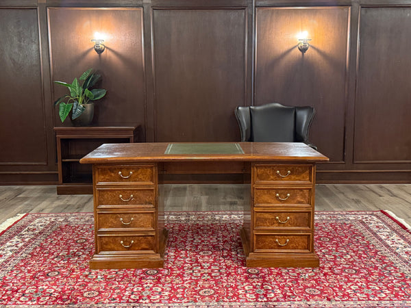 Vintage-Schreibtisch, klassischer englischer Schreibtisch, Kirschholz, grünes Leder, 637