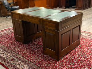 Vintage bureau, klassiek Engels bureau, mahoniehout, groen leer, 676