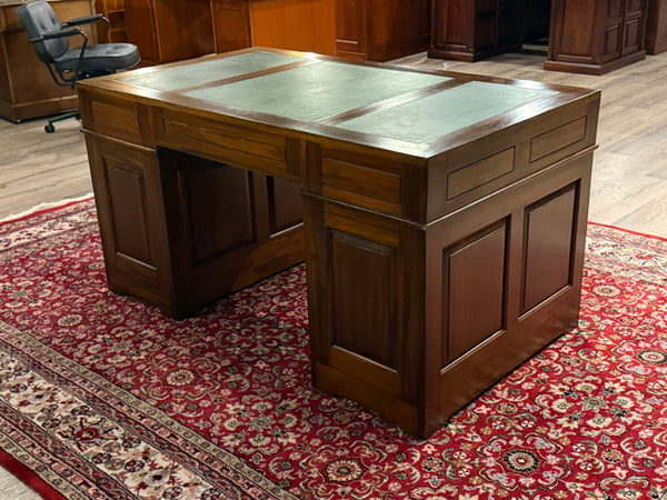 Vintage bureau, klassiek Engels bureau, mahoniehout, groen leer, 676