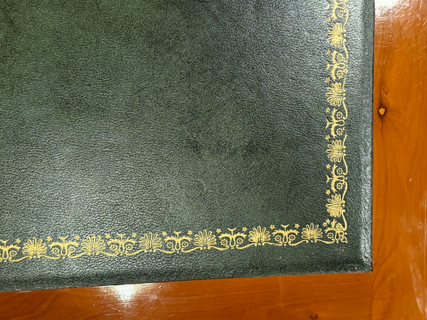 Vintage bureau, klassiek Engels bureau, kersenhout, groen leer, 613