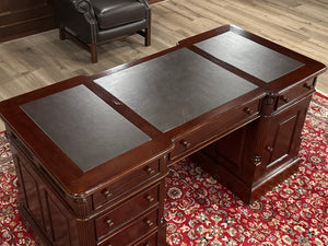 Vintage bureau, klassiek Engels bureau, mahoniehout, bruin leer, 618