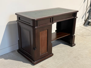 Vintage bureau, klassiek Engels bureau, mahoniehout, groen leer, 691
