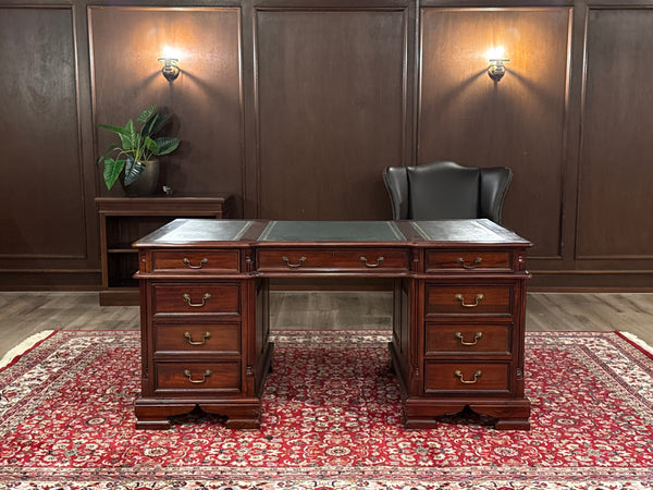 Vintage bureau, klassiek Engels bureau, mahoniehout, groen leer, 627