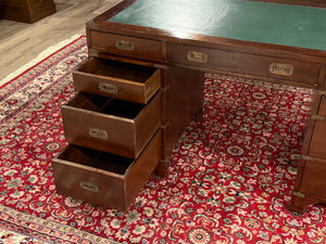 Vintage-Schreibtisch, klassischer englischer Schreibtisch, Mahagoni, grünes Leder, 576