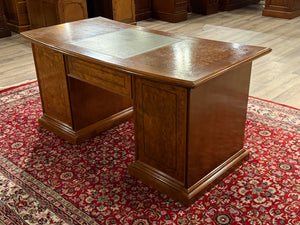 Vintage-Schreibtisch, klassischer englischer Schreibtisch, Kirschholz, grünes Leder, 637