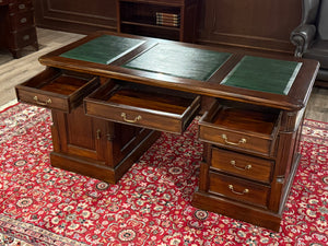 Vintage-Schreibtisch, klassischer englischer Schreibtisch, Mahagoni, grünes Leder, 636