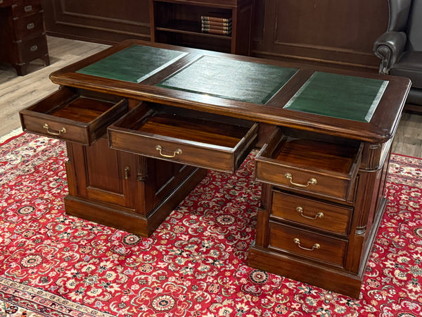 Vintage-Schreibtisch, klassischer englischer Schreibtisch, Mahagoni, grünes Leder, 636