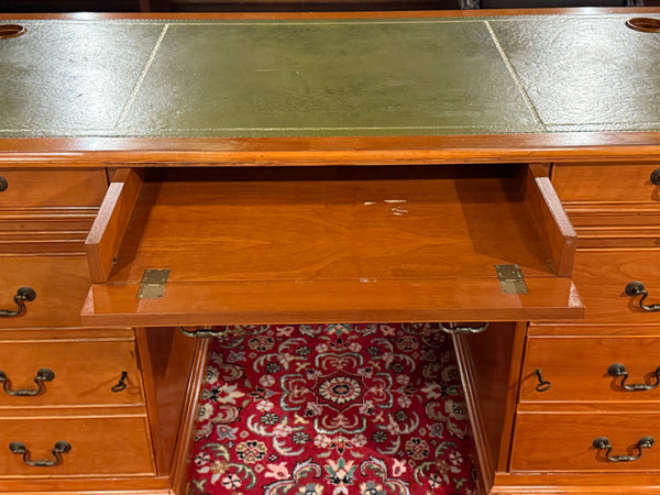 Vintage-Schreibtisch, klassischer englischer Schreibtisch, Mahagoni, grünes Leder, 651