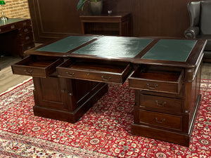 Vintage bureau, partnerdesk, klassiek Engels bureau, mahoniehout, groen leer, 616