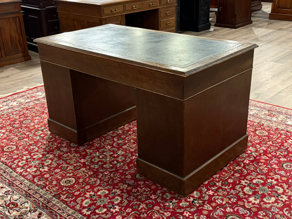 Vintage bureau, antiek Engels bureau, eikenhout, groen leer, 571