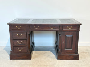Vintage bureau, klassiek Engels bureau, mahoniehout, groen leer, 694