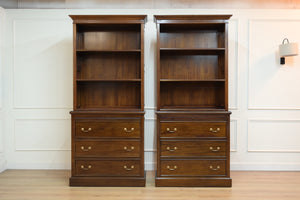 Vintage kasten, klassieke Engelse boekenkast, mahoniehout