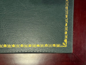 Vintage bureau, klassiek Engels bureau, mahoniehout, groen leer, 656