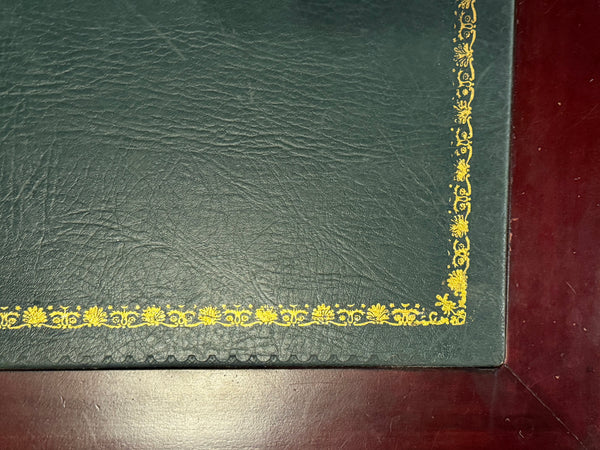 Vintage bureau, klassiek Engels bureau, mahoniehout, groen leer, 656