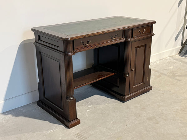 Vintage bureau, klassiek Engels bureau, mahoniehout, groen leer, 691