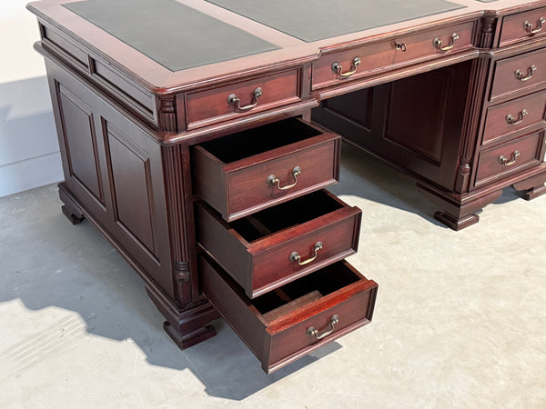 Vintage bureau, klassiek Engels bureau, mahoniehout, zwart leer, 688