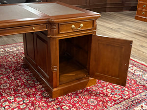 Vintage bureau, klassiek Engels bureau, mahoniehout, bruin leer, 609