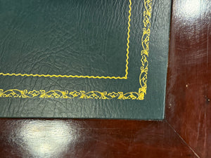 Vintage-Schreibtisch, klassischer englischer Schreibtisch, Mahagoni, grünes Leder, 640