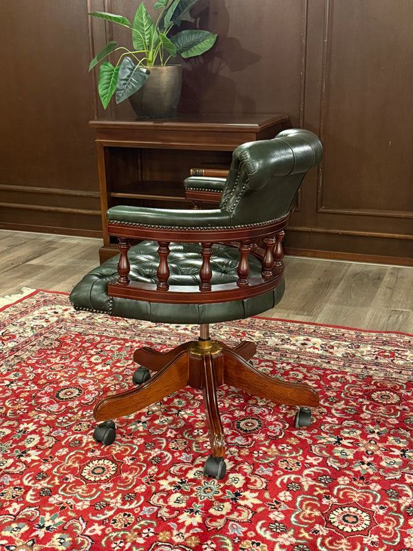 Vintage-Sessel, Chesterfield, Mahagoni, grünes Leder, 104