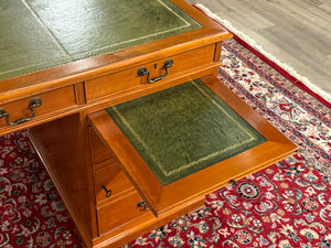 Vintage-Schreibtisch, klassischer englischer Schreibtisch, Mahagoni, grünes Leder, 651
