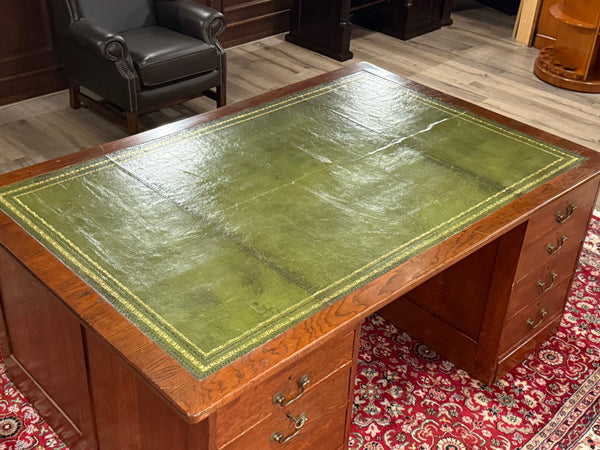 Vintage bureau, klassiek Engels bureau, partnerdesk, eikenhout, groen leer, 670