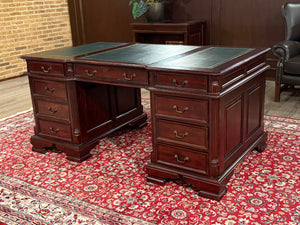 Vintage bureau, klassiek Engels bureau, mahoniehout, groen leer, 659