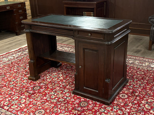 Vintage bureau, klassiek Engels bureau, mahoniehout, groen leer, 630