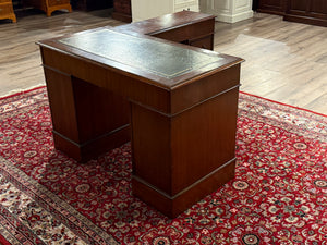 Vintage bureau, hoekbureau, klassiek Engels bureau, mahoniehout, groen leer, 624