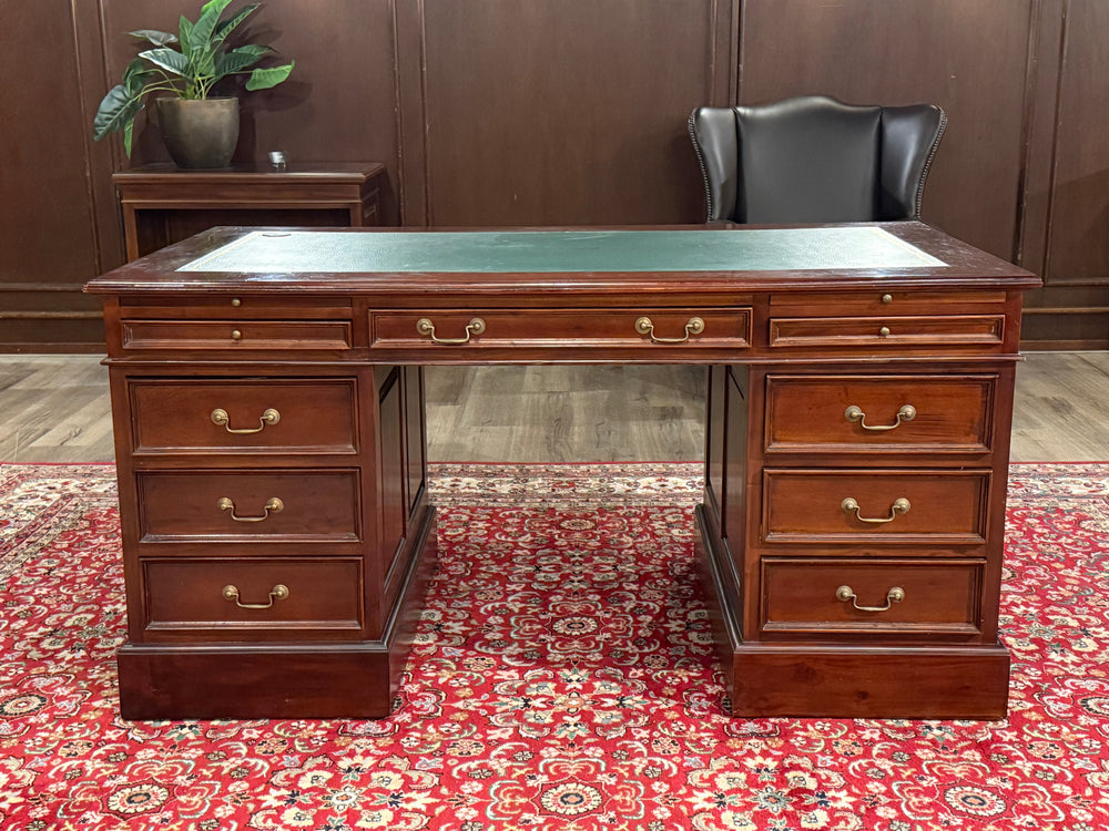 Vintage bureau, klassiek Engels bureau, mahoniehout, groen leer, 598