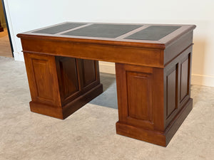 Vintage bureau, klassiek Engels bureau, mahoniehout, zwart leer, 706