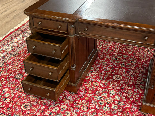 Vintage bureau, klassiek Engels bureau, mahoniehout, bruin leer, 603