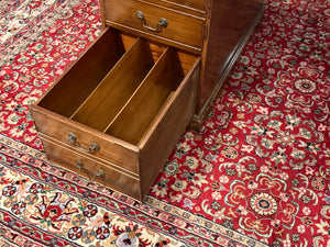 Antiek bureau, klassiek Engels bureau, eikenhout, groen leer, 677