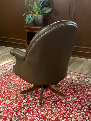 Vintage stoel, Chesterfield, eikenhout, bruin leer, 118