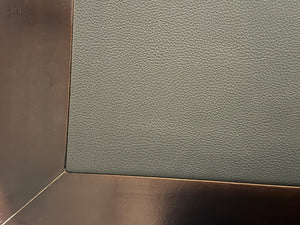 Vintage schrijftafel, klassiek Engels bureau, mahoniehout, zwart leer, 712
